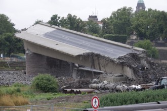 Condition of the Carola Bridge in Dresden on 12 July 2025, Saxony, Germany