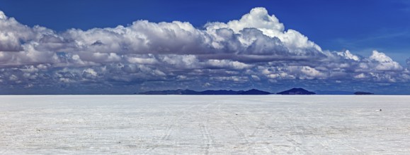 Wide cloud formation over a vast salt flat with distant mountain ranges, The endless expanses of