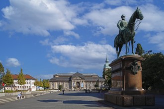 Peace Square with the equestrian statue of Grand Duke Ludwig IV created in 1898 by Fritz Schaper,
