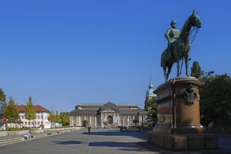 Peace Square with the equestrian statue of Grand Duke Ludwig IV created in 1898 by Fritz Schaper,