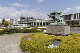 Statue of mother and children in the storm, bronze statue by the artist Shin Hongo in front of the