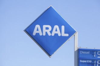 Aral logo and price board at an Aral petrol station, Germany