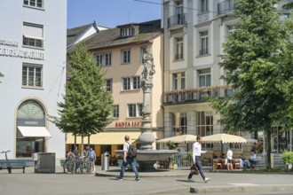 Junobrunnen, Züghusplatz, shopping street, passers-by, Bahnhofstrasse, Zurich, Switzerland