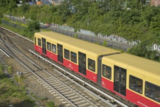 S-Bahn, S26 to Teltow, near Kolonnenstraße, Schöneberg, Berlin, Germany