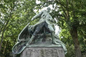 Airship memorial, pilot after landing with a parachute in World War I, Lilienthalstraße, Neukölln,