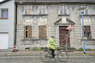 Dilapidated house in the old town centre, Wittenberge, Prignitz district, Brandenburg, Germany