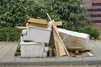 Bulky waste, Zeppelinstraße, Potsdam, Brandenburg, Germany