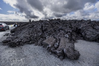 Lava, lava field, road, volcanic eruption, tourists, tourism, Sundhnúkur crater chain, Reykjanes,
