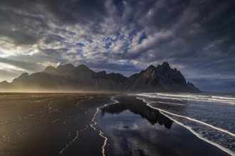 Mountains, mountain range, beach, sea, waves, surf, reflection, clouds, evening light, coast,