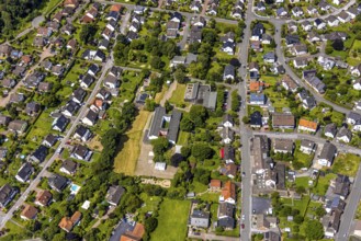 Aerial view, Heinrich-Knoche-Schule primary school, residential area, Herdringen, Arnsberg,
