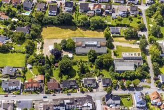 Aerial view, Heinrich-Knoche-Schule primary school, residential area, Herdringen, Arnsberg,