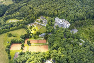 Aerial view, Dorint Hotel and Sportresort, Rodelhaus Hotel and Restaurant, Tennis courts Tennisclub