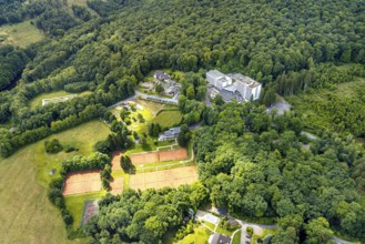 Aerial view, Dorint Hotel and Sportresort, Rodelhaus Hotel and Restaurant, Tennis courts Tennisclub