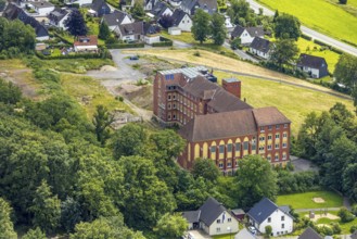 Aerial view, former Öventrop Monastery and former Salus Clinic with new building after roof truss