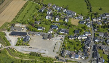 Aerial view, Hof Norbert Wiese GmbH, residential area Mühlenstraße corner Kanalstraße, Velmede,