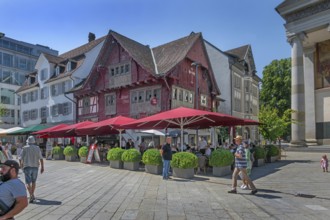 The Red House, built in 1639, got its red colour from the protective coating of ox blood and ox