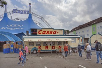 Circus tent, circus tent and Cassa wagon with people in queue, Circus-Krone, Kempten, Allgäu,