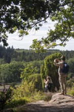 Viewpoint near the Totengrund, tourists taking photos, Lüneburg Heath near Wilsede, Bispingen,