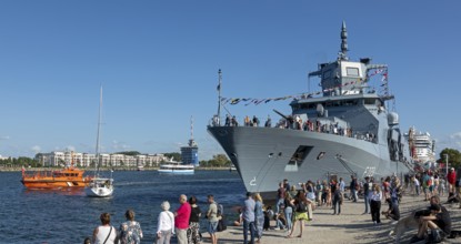 Frigate North Rhine-Westphalia, boats, visitors, Hanse-Sail, Warnemünde, Rostock,