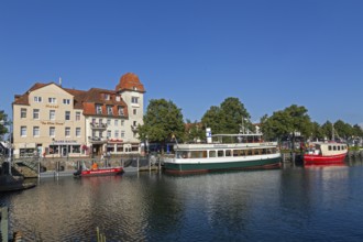 Houses, Boats, Der Alte Strom, Warnemünde, Rostock, Mecklenburg-Vorpommern, Germany