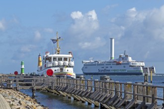 Excursion boat, Scandlines Hybrid Ferry, pier lights, Unterwarnow, Hanse Sail, Warnemünde, Rostock,