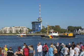 People waiting for the departure of the Aida mar, boats, Unterwarnow, Warnemünde, Rostock,