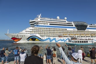People waving, cruise ship Aida mar leaving, Unterwarnow, Warnemünde, Rostock, Mecklenburg-Western