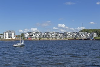 Residential area on the eastern bank of the Unterwarnow, sailing boat, Rostock,