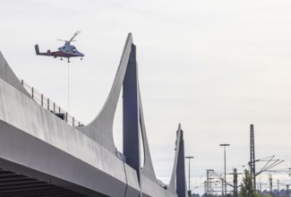 Track construction from the air. At Bad Cannstatt railway station, a transport helicopter