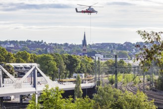 Track construction from the air. At Bad Cannstatt railway station, a transport helicopter