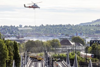 Track construction from the air. At Bad Cannstatt railway station, a transport helicopter