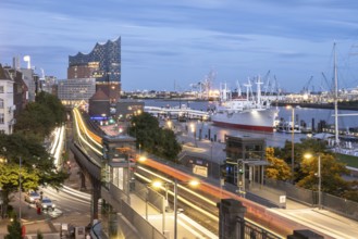 View of the harbour of Hamburg with Landungsbrücken, Jan-Fedder-Promenade, Cap San Diego, light