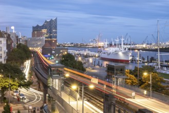 View of the harbour of Hamburg with Landungsbrücken, Jan-Fedder-Promenade, Cap San Diego, light