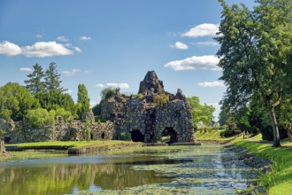 Stein Island with the artificial volcano Vesuvius, Wörlitz Park, Wörlitz Gardens, Garden Kingdom of