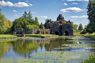 Stein Island with the artificial volcano Vesuvius, Wörlitz Park, Wörlitz Gardens, Garden Kingdom of