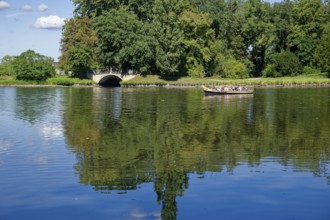 Excursion boat, gondola on Lake Wörlitz, Wörlitz Park, Wörlitz Gardens, Garden Kingdom of