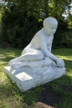 Shell nymph, classicist sculpture, Wörlitz Park, Wörlitz Gardens, Garden Kingdom of Dessau-Wörlitz,