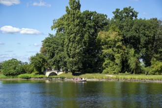 Excursion boat, gondola on Lake Wörlitz, Wörlitz Park, Wörlitz Gardens, Garden Kingdom of
