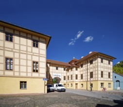 Historic inn, Restaurant Zum Eichenkranz, half-timbered building from around 1786, Wörlitz Park,