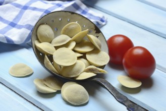 Anolini, filled dumplings in a sieve, pasta variety from Italy, Anolini piacentini