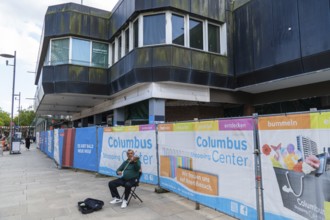 Karstadt, building, demolition, pedestrian zone, man, musician, beggar, violinist, Bremerhaven,