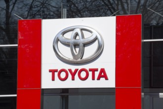 Toyota logo on a car dealership of the Japanese car brand Toyota, Bremen, Germany
