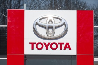 Toyota logo on a car dealership of the Japanese car brand Toyota, Bremen, Germany