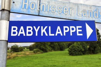 Signpost, signpost with inscription baby hatch, baby window, help in need, care of newborns,