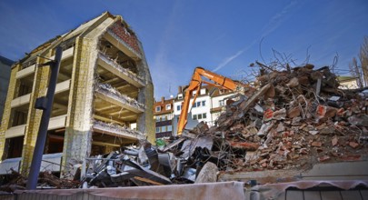 Demolition of a house in Leopoldstraße, Munich, Bavaria, Germany