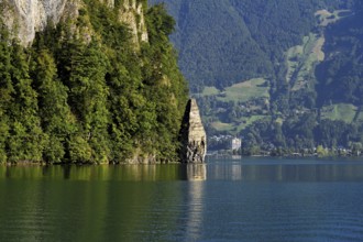 Schillerstein, Mythenstein, a striking boulder about 20 metres high at the entrance to Lake Uri,