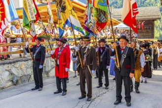 Drummers' and pipers' meeting in Mission, here the flag bearers of various music groups, Val