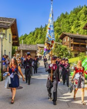 Drummers' and pipers' meeting in Mission, here the entry of a music group led by a standard-bearer,