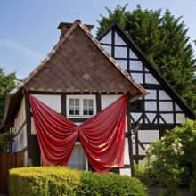 Haus mit der Schleife, former Tackesche Hof, half-timbered house with holiday flats, gastronomy,