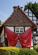 Haus mit der Schleife, former Tackesche Hof, half-timbered house with holiday flats, gastronomy,